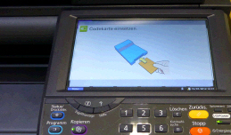 Anzeige auf dem Touch-Screen "Bitte Codekarte eingeben" Anzeige auf dem Touch-Screen "Bitte Codekarte eingeben"